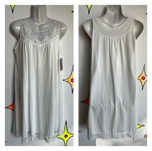 Vintage 1950s 60s | White with Lace Lingerie Pin up Slip | M